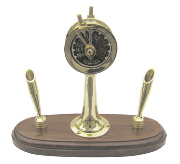 chadburn-porte-stylo - socle en bois - colonnette en laiton - décoration marine