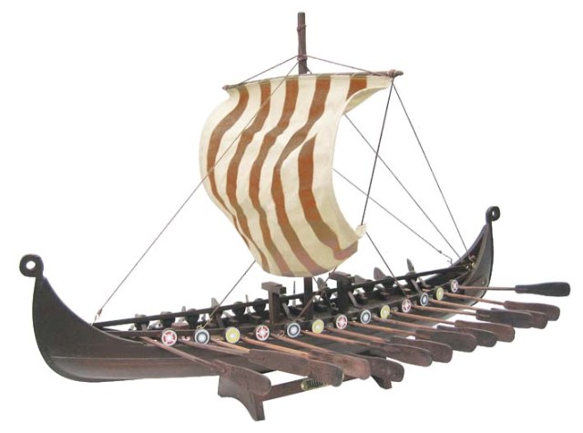 Maquettes bateau de pêche - Bateau viking esnèque en bois - voiles cousues Maquettes bateau de pêche - Bateau viking esnèque en bois - voiles cousues