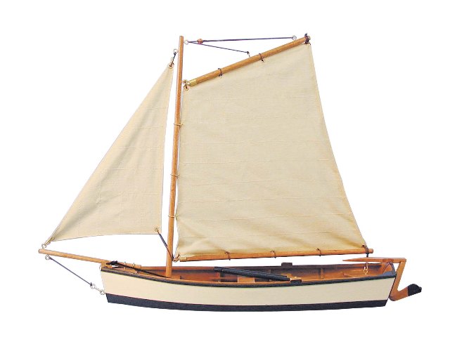 Bateau de pêche en bois - voiles cousues - décoration marine