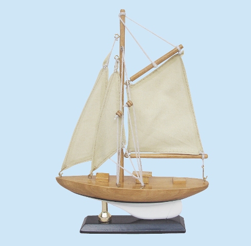 Yacht Ã  voile en bois - voiles cousues - dÃ©coration marine